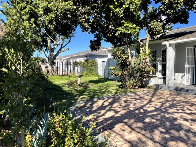 Serene family home near vineyards ideal for WFH gallery image 5