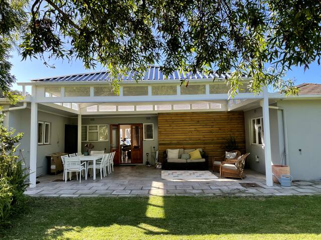 Serene family home near vineyards ideal for WFH gallery image 4