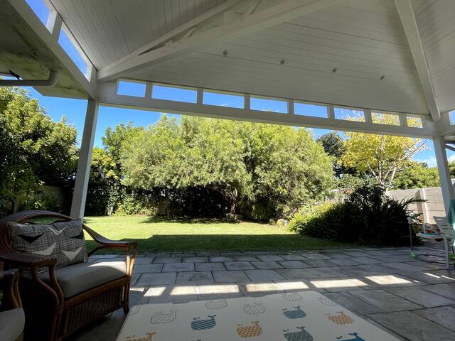 Serene family home near vineyards ideal for WFH gallery image 3