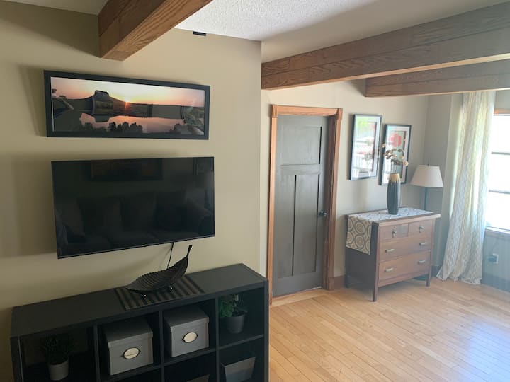 Entire House
Sleeps 4, 3 Beds, 2bath - Chilliwack