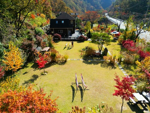 Cosmos Room, a private loft with a view of the stars