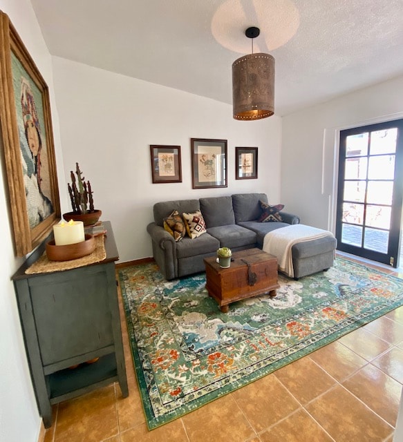 Исто така, југозападна тема и удобност!  Уживајте!