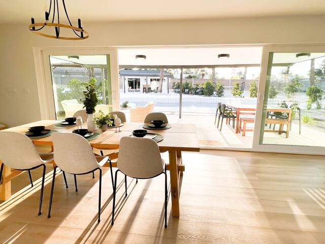 4 Bedroom 1 Acre Lux Estate Minutes from Strip gallery image 4