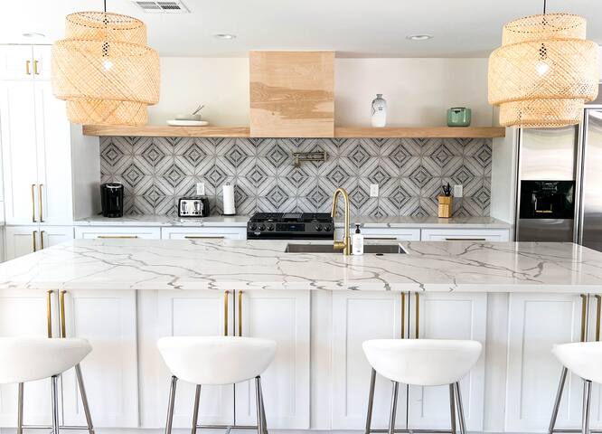 4 Bedroom 1 Acre Lux Estate Minutes from Strip gallery image 2