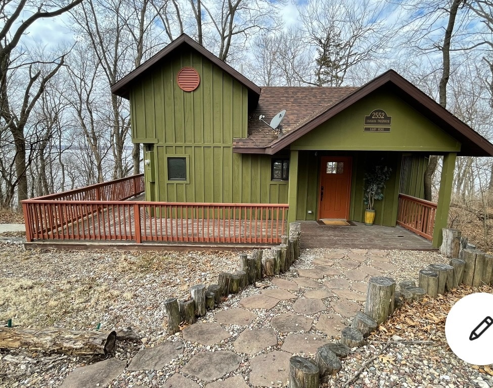 The Tandara Treehouse Tree houses for Rent in Nauvoo, Illinois