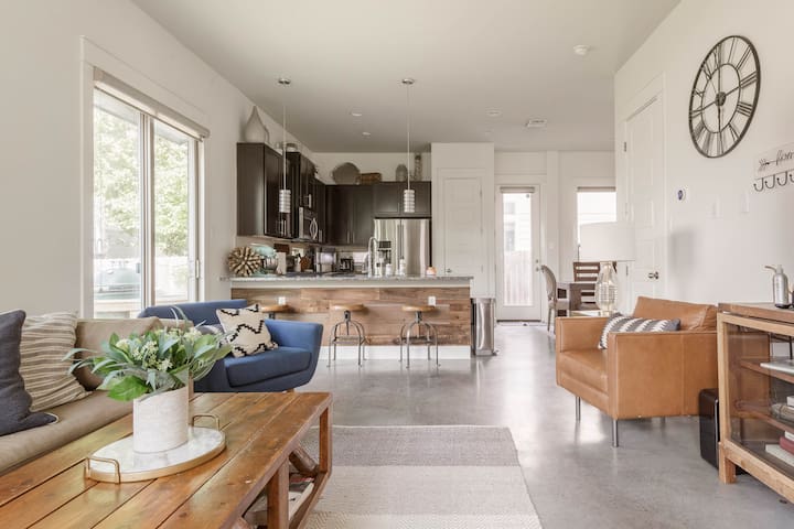 Modern 3 bedroom house in a great location!