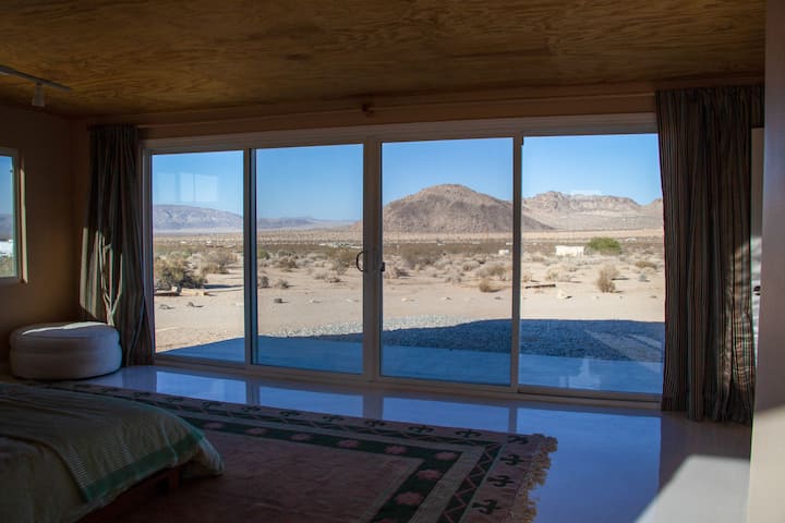 Pamja nga dhoma kryesore e gjumit