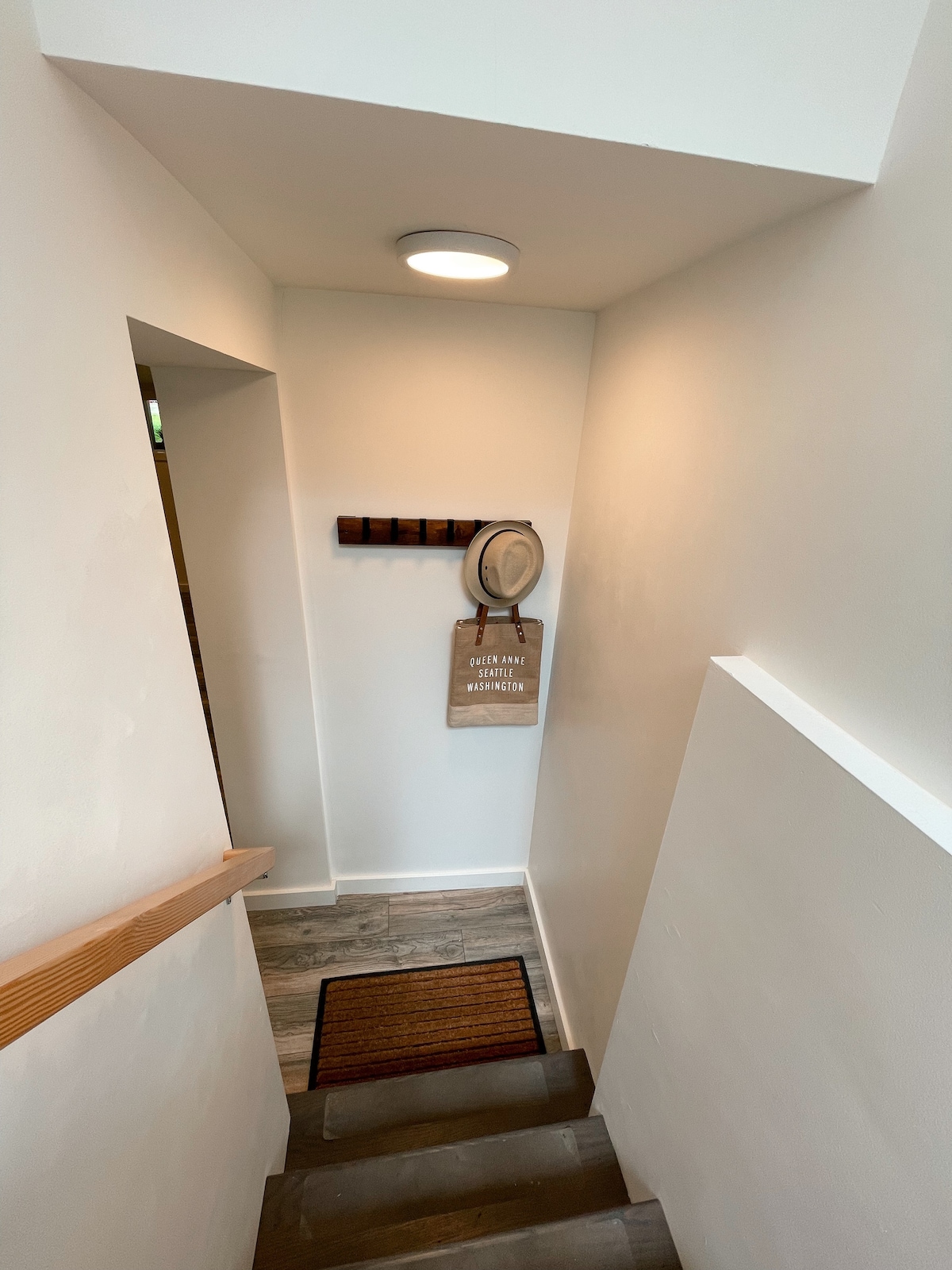 Cozy+Modern Suite in North Queen Anne