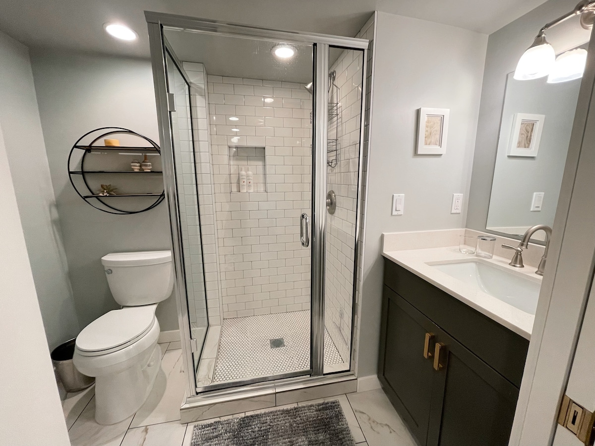 Cozy+Modern Suite in North Queen Anne