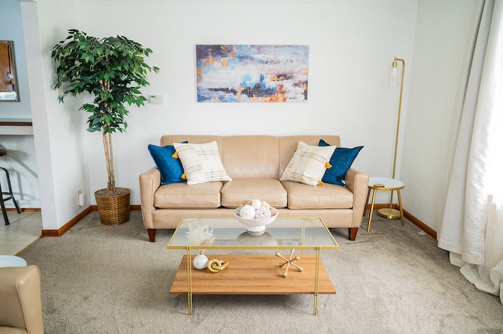 Family & Traveler Friendly Apartment Close To I380 - Cedar Rapids, IA