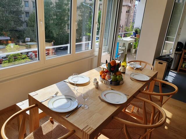 Modern, sunny 4br family apartment with parking gallery image 2