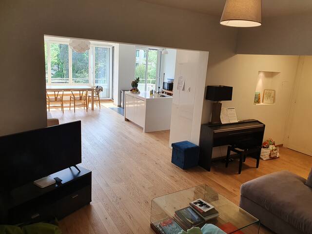 Modern, sunny 4br family apartment with parking gallery image 3