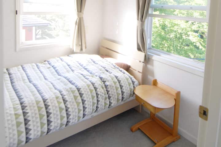 2 F ：【寝室２】