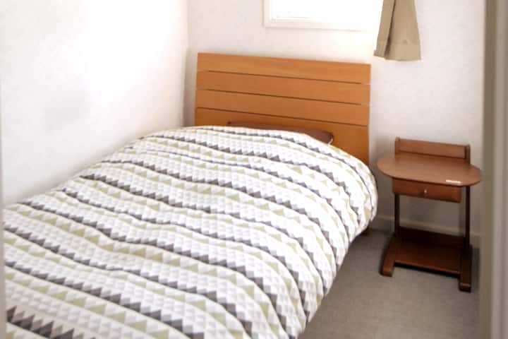 2 F ：【寝室３】