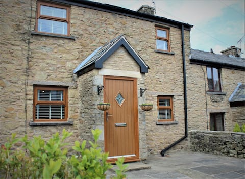 Cosy 2 bed Cottage (EV charger) - 7 Day Discount!
