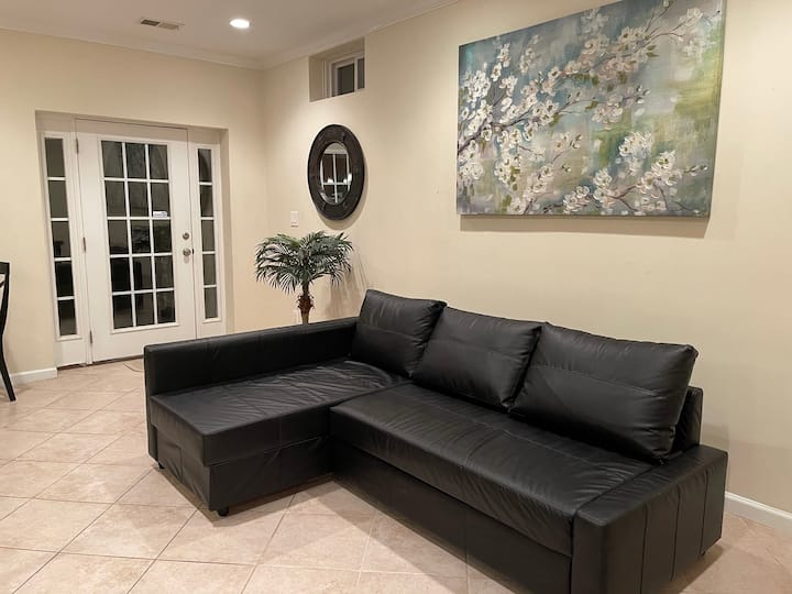 Lovely 2-bedroom Apt With (1) Free Parking - Reston, VA