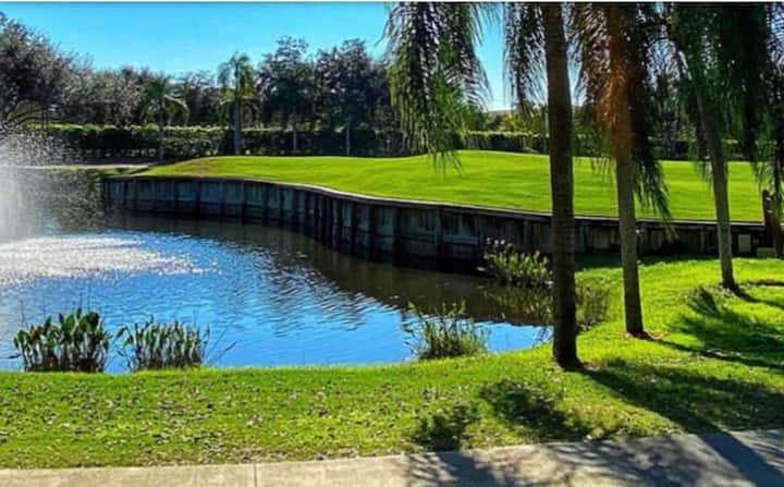 Beautiful 2 Bedroom On A Golf Course. - Estero, FL