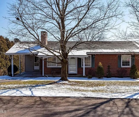 Lovely! Walking distance to University & Geisinger