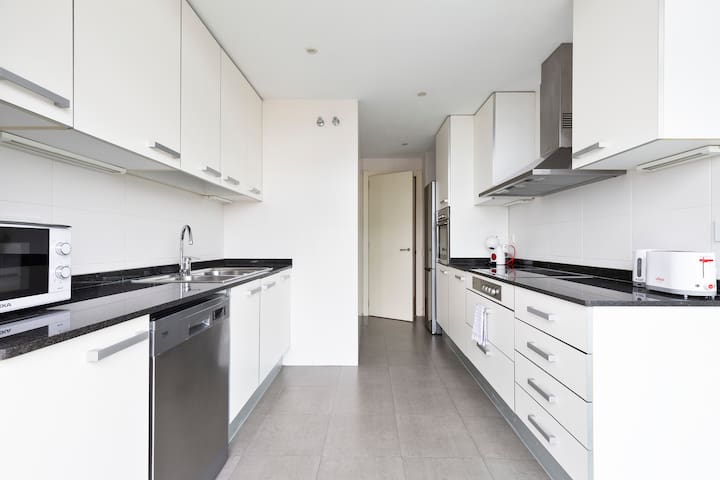 Modern 2BR Apartment w/ Balcony Views near Beach gallery image 5