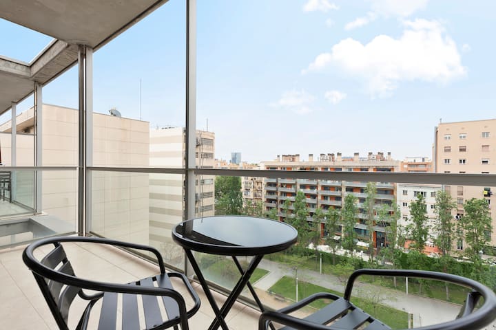 Modern 2BR Apartment w/ Balcony Views near Beach gallery image 4