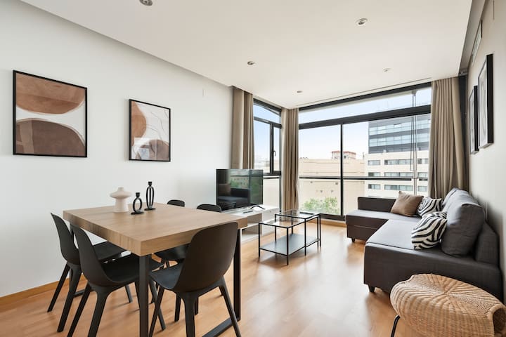 Modern 2BR Apartment w/ Balcony Views near Beach gallery image 2