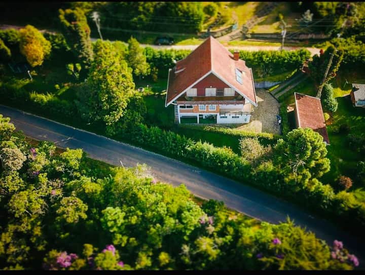 Cheerful chalet with a magnificent view and fireplace Chalets for