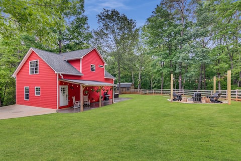 Top performing Airbnb: Dahlonega Wine Country Cabin | Hot Tub & Fire Pit in Dahlonega