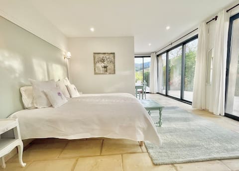Top performing Airbnb: Luxury Poolside Suite in the Heart of the Luberon in Ménerbes