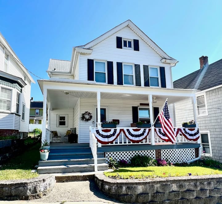 GRAD MOM Walk to West Point's Thayer Gate Houses for Rent in Highland