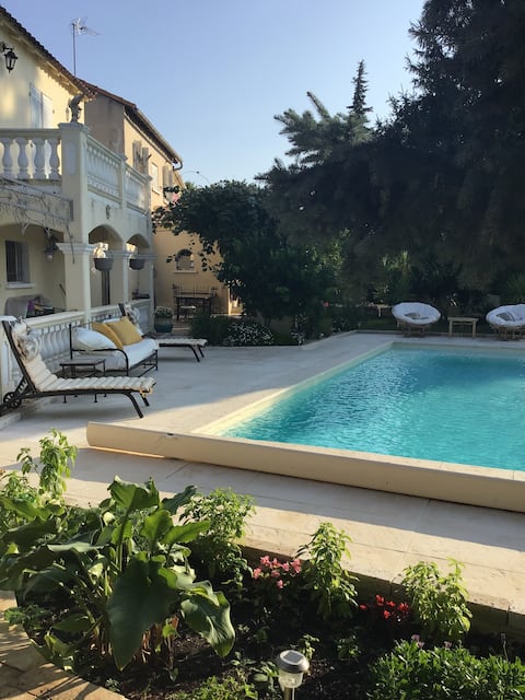Popular Airbnb listing: Quiet studio located in Avignon in Avignon