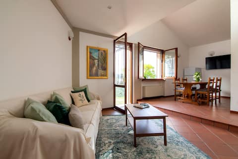 Annuncio Airbnb popolare: Charming villa terrace Lake Trasimeno a Magione