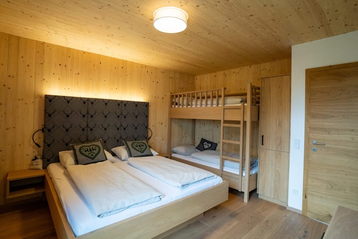 Schlafzimmer 1