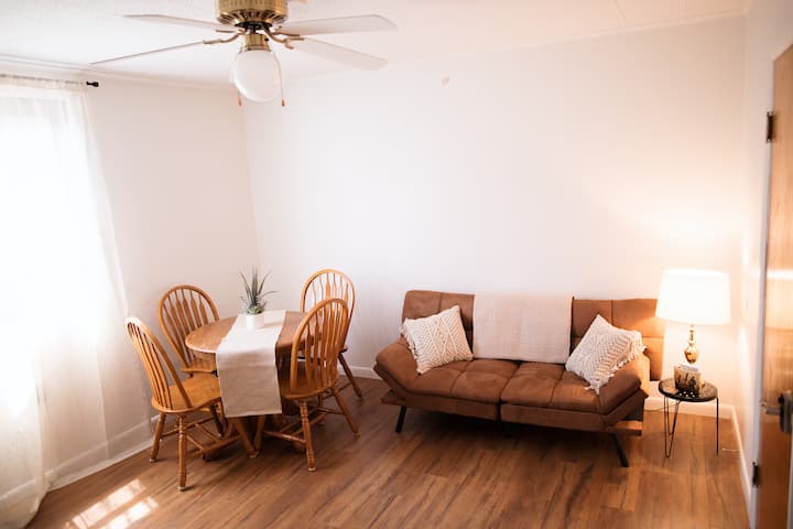 Fun 1-br Downtown Apartment At Nrg National Park - Hawks Nest State Park, Ansted