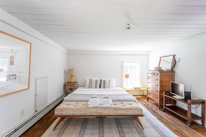King bed, extra linens, cabinet