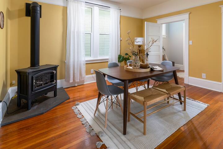 Bright & Cozy Home | Walkable, Private Yard + WiFi gallery image 3