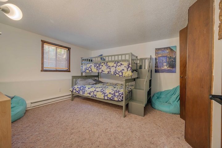 Подрумско креветче на спрат