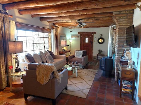 Successful Airbnb property: Charming Cottage with Great Views in Payson