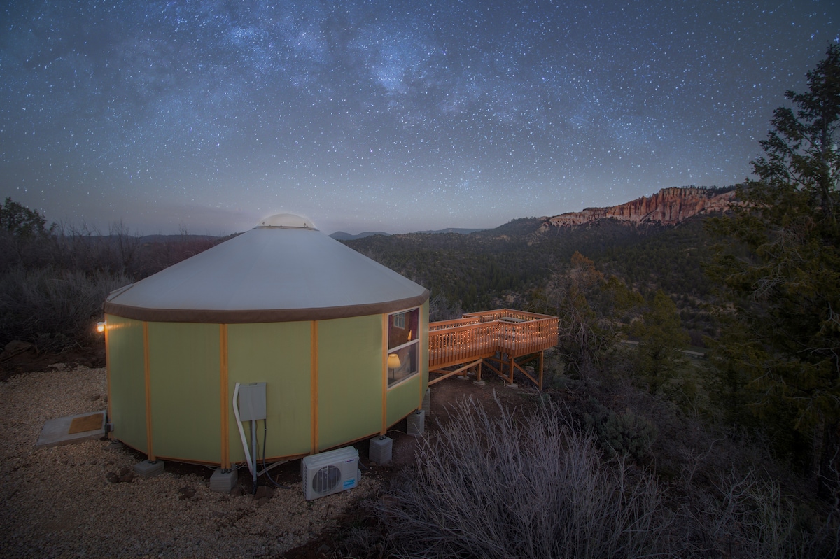 6 Clifftop View Yurt HOT TUB Between Zion/Bryce - Yurts for