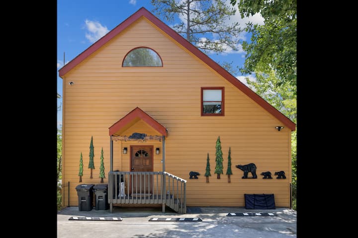 Newly Updated Spacious Pigeon Forge Family Haven/no Mtn. Driving/near Dollywood! - Pigeon Forge, TN