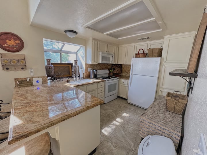 Cowboy Cottage! Houses for Rent in Clovis, California, United States Airbnb