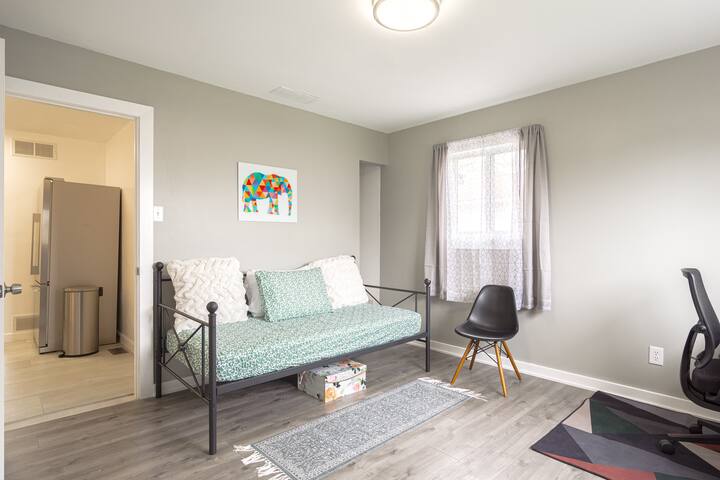 Kitanda cha siku cha watu wawili