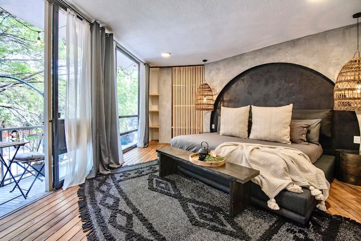 Beautiful Curated & Designed Flat + Great Balcony gallery image 2