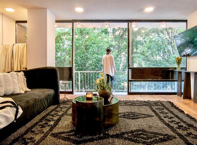 Beautiful Curated & Designed Flat + Great Balcony