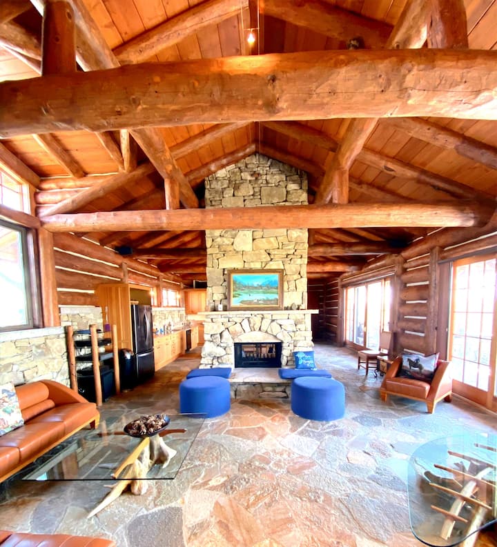 Glass Cottage Overlooking Beartooth Mountain Range - Cooney State Park, Roberts