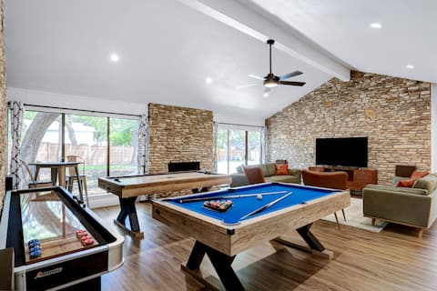 Successful Airbnb property: Pool~Hottub~Yoga Gym~Game Room~Fire Pit in Cherry Creek