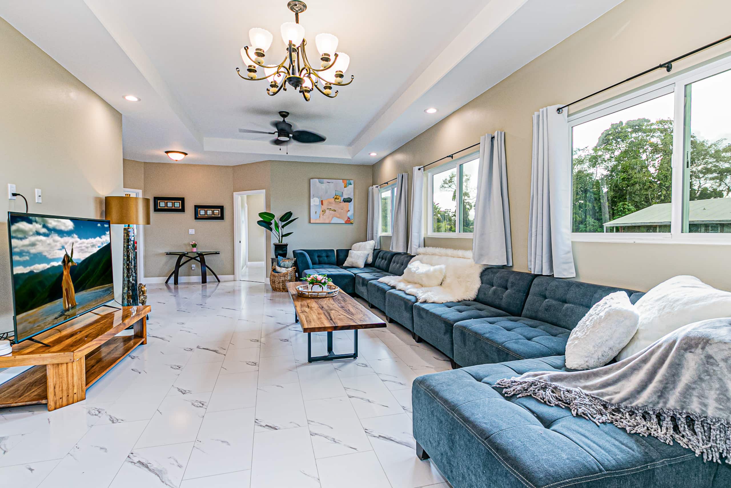Home in Hilo · ★4.91 · 5 bedrooms · 8 beds · 4 shared baths - Image 2