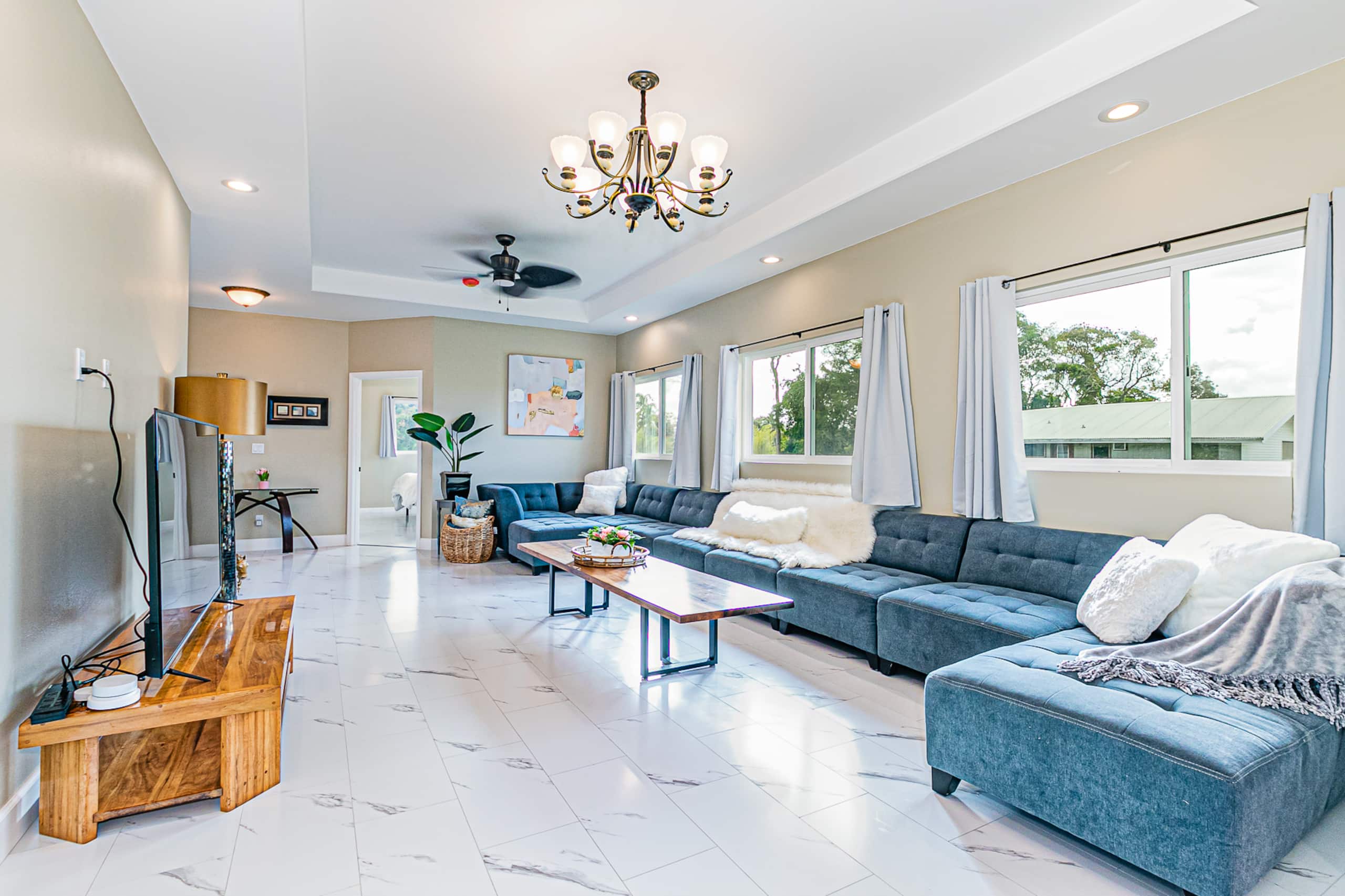 Home in Hilo · ★4.91 · 5 bedrooms · 8 beds · 4 shared baths - Image 3