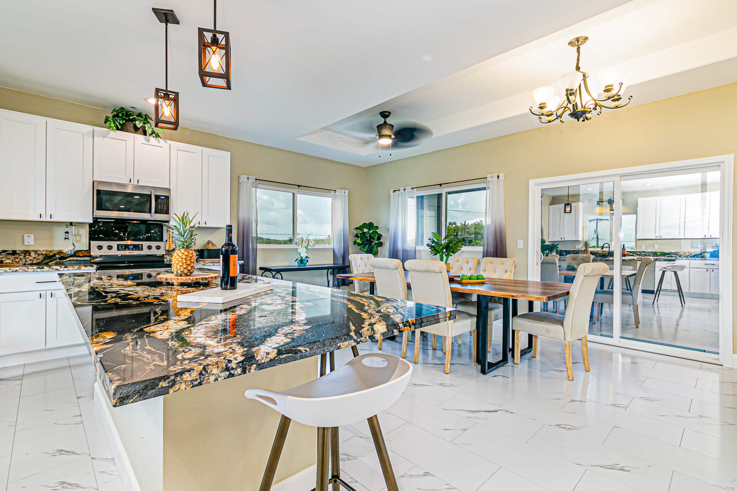 Home in Hilo · ★4.91 · 5 bedrooms · 8 beds · 4 shared baths - Image 10