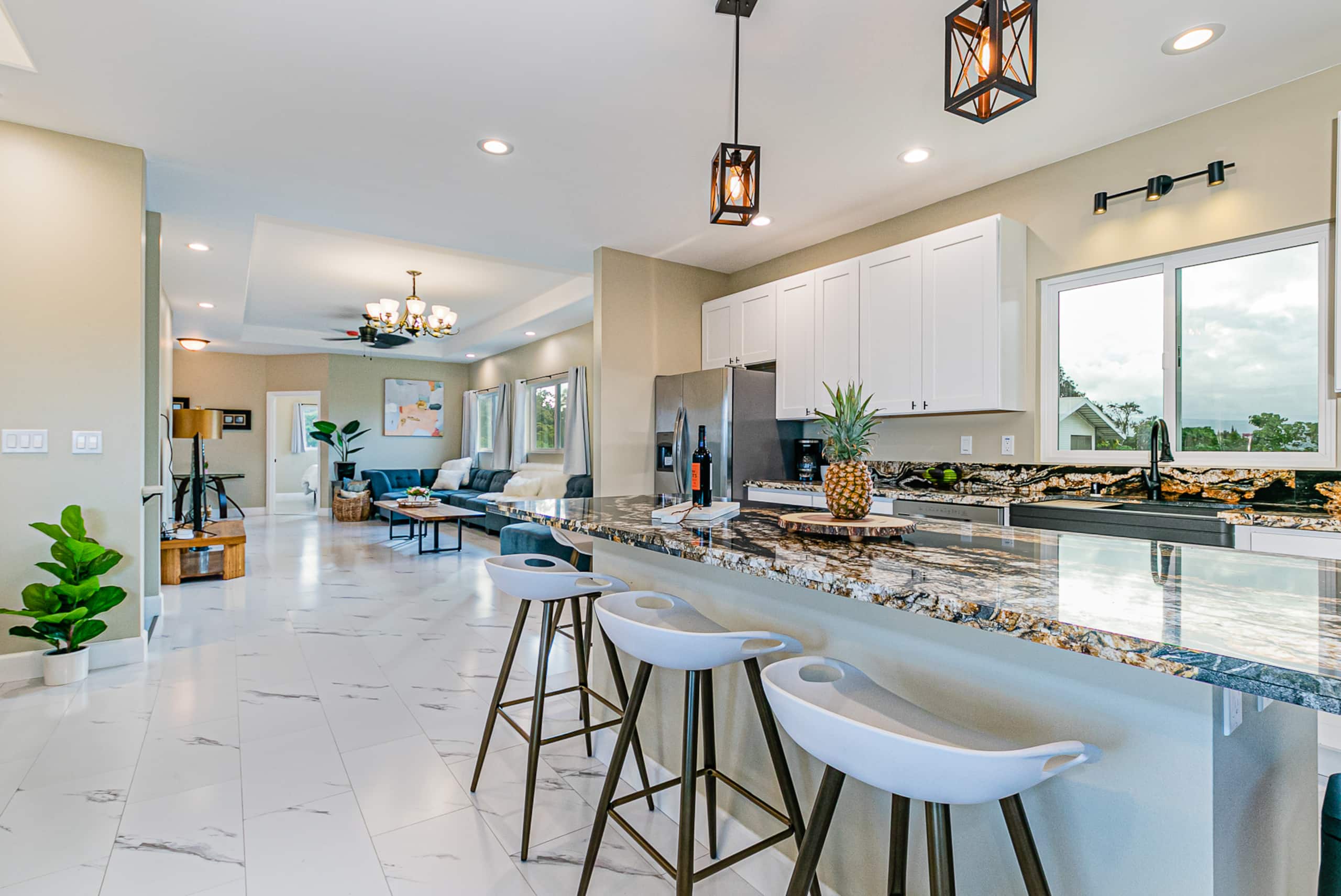 Home in Hilo · ★4.91 · 5 bedrooms · 8 beds · 4 shared baths - Image 9