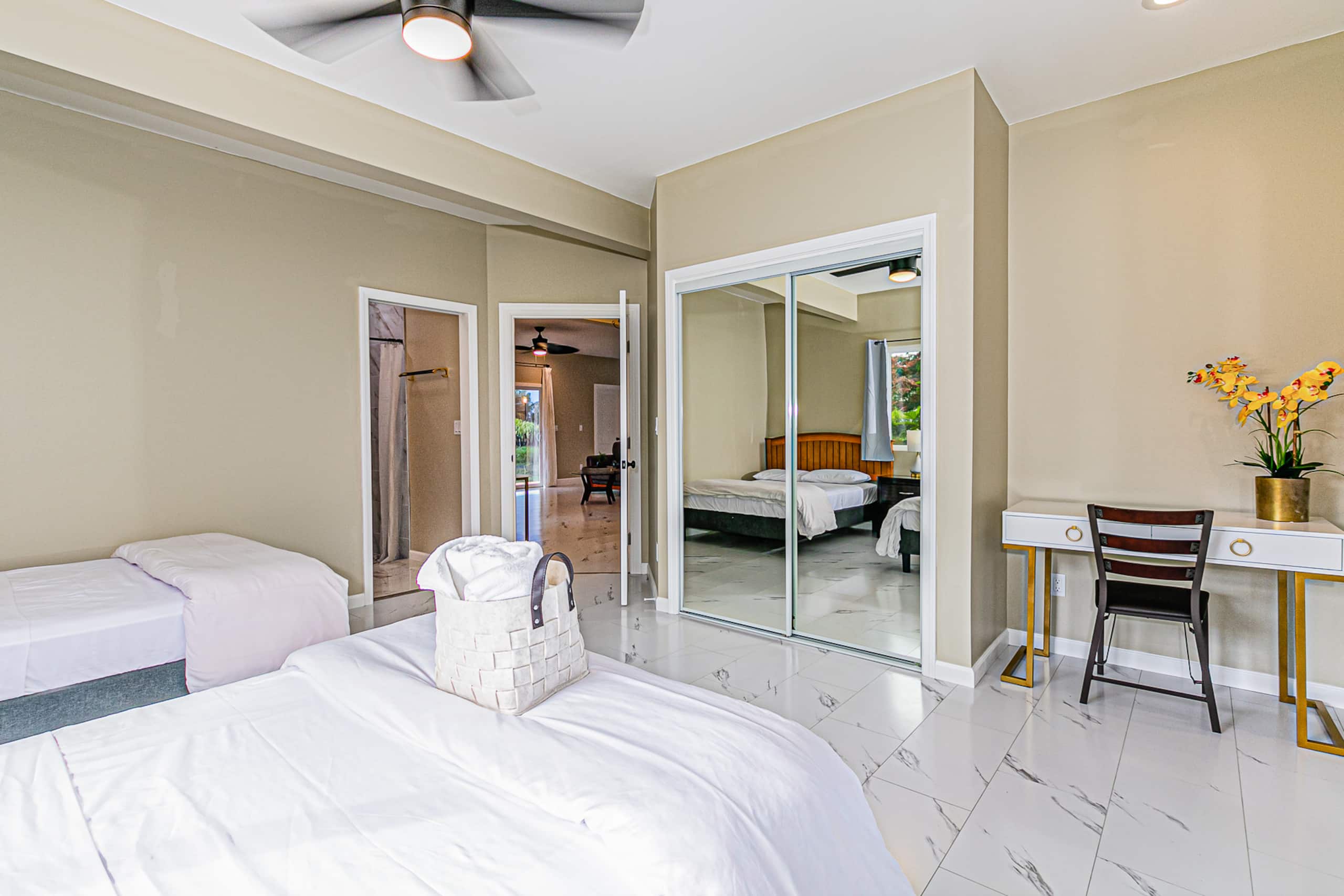 Home in Hilo · ★4.91 · 5 bedrooms · 8 beds · 4 shared baths - Image 17